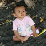 16 09 09 - bébé Sur la plage de Puri Jati (Bali)