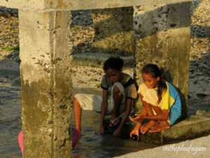 06 - Embarcadère pour Pentar (Alor Islands - Flores)