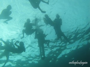 37 - Bain à la sortie de l école (Muck Sand - Alor Islands - Flores)
