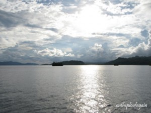 51 - Lever de soleil sur l'île de Gam (Raja Ampat)