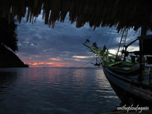 61 - Coucher de soleil sur le Temukira (Mansuar - Raja Ampat)