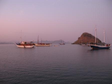 Lever de soleil sur Labuan Bajo (Flores)