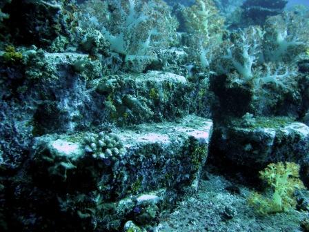 Blocs de lave en forme de marche (Bangka - Sulawesi Nord)