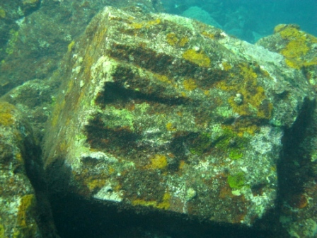 colonne grecque? non, blocs de la lave (volcan de Mahengetang)